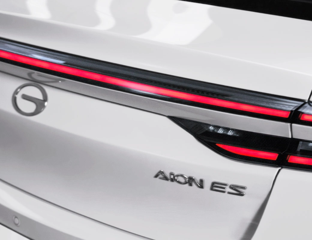 Skyline Through-Type Taillights